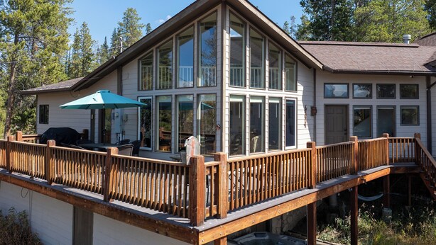 A two-story house with a large deck and a covered patio area. - Beautiful home in Fraser with great breathtaking views and private hot tub (Fraser)