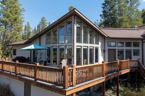 Property grounds - Beautiful home in Fraser with great breathtaking views and private hot tub (Fraser)