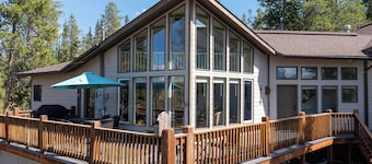 Beautiful home in Fraser with great breathtaking views and private hot tub