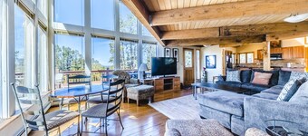 Beautiful home in Fraser with great breathtaking views and private hot tub