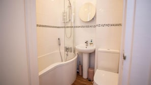 Bathroom - Harbour Court 6 (Tenby)