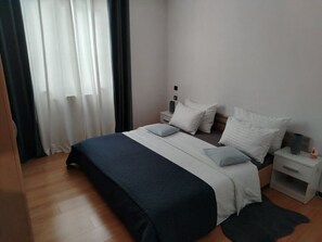 2 chambres, fer et planche à repasser, Wi-Fi, draps fournis