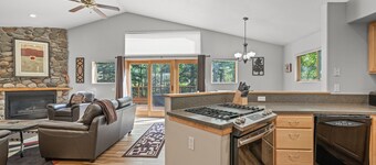 Cutty Sark Grand 6br 4.5ba Mountain Views 6 Bedroom Townhouse by RedAwning