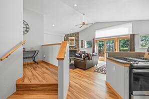 Townhome, 6 Bedrooms | Interior