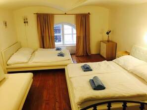 1 Schlafzimmer, Bügeleisen/Bügelbrett