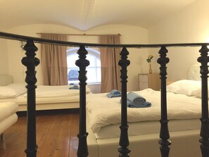 1 quarto, ferros/tábuas de passar roupa