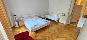 3 chambres, fer et planche à repasser, Internet