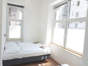 1 bedroom, Internet - Central Apartment close to inner ring metro airconditioned A32 (Vienna)
