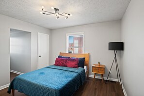 2 bedrooms, iron/ironing board, travel cot, free WiFi