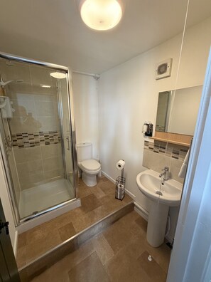Standard Double Room, Ensuite (Double Room) | Bathroom - George & Dragon (Chester)