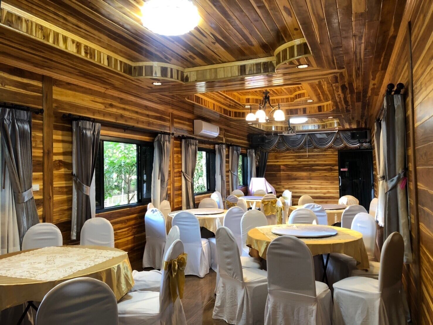 Banquet hall