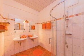 Apartment, 2 Schlafzimmer | Badezimmer | Handtücher