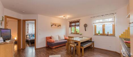 Lejlighed - 2 soveværelser | Opholdsområde | Fladskærms-tv