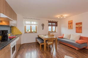 Apartment, 2 Bedrooms | In-room dining