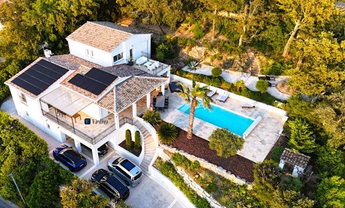 Superb Villa with stunning views of the Sea & Hills at 1.5km from the beach