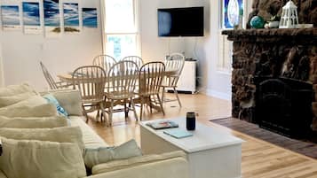 Smart-TV, peis og bøker