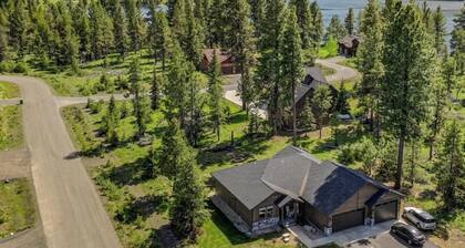 Donnelly Cabin w/ Fast WiFi, Close to Lake Cascade