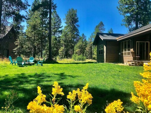 Donnelly Cabin w/ Fast WiFi, Close to Lake Cascade