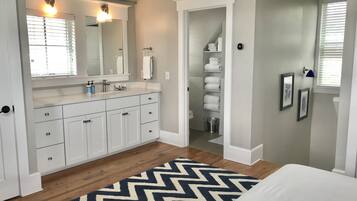 2 chambres, lit parapluie, Wi-Fi, draps fournis