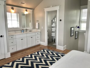 2 chambres, lit de bébé portatif, Wi-Fi, literie fournie