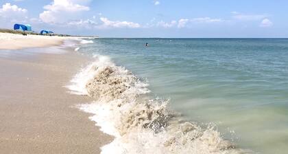 Quaint Bald Head Island Cottage close to East Beach with access to BHI Club