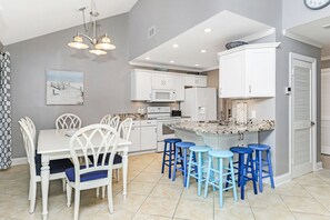 Dining - Seascape ~ Overlooks Community Pool ~ Golf Cart (Miramar Beach)