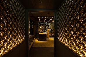 3 restaurants, breakfast, lunch, dinner served; French cuisine