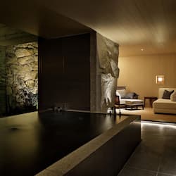 Hot tub, body treatments, sports massages, 4 treatment rooms, massages