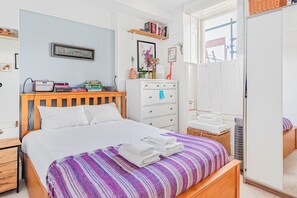 1 chambre, fer et planche à repasser, Wi-Fi gratuit, draps fournis