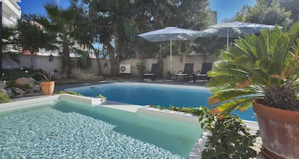 Pavillon Francesca, centre de calvi à 300m de la plage, piscine chauffée