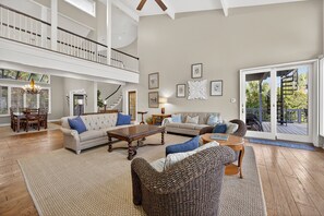 Fernseher, Tischtennisplatte