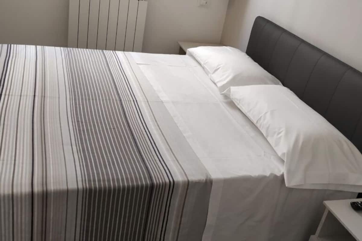 Doppia Economy, vista cortile (Nèos) | Biancheria in cotone egiziano, biancheria da letto di alta qualità