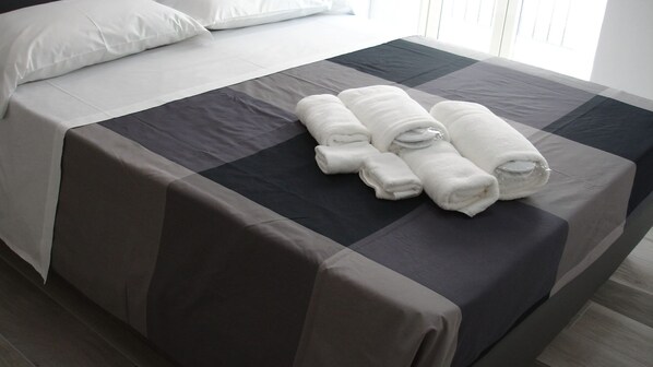 Egyptian cotton sheets, premium bedding, down duvets, minibar - B&B I Bronzi (Reggio Calabria)