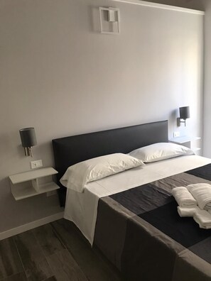 Egyptian cotton sheets, premium bedding, down duvets, minibar - B&B I Bronzi (Reggio Calabria)