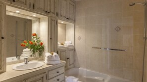 Hair dryer, towels - Mare, appart avec jardin et bbq, vue mer et montagne, plage et port à 2 pas (Calvi)