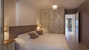 1 bedroom, iron/ironing board, travel cot, WiFi - Mare, appart avec jardin et bbq, vue mer et montagne, plage et port à 2 pas (Calvi)