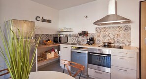 Frigorifero, microonde, forno, lavastoviglie