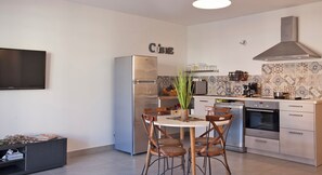 Refrigerador, microondas, horno y lavavajillas 