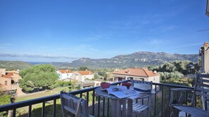 Outdoor dining - Très bel appartement Celu : ambiance village et belle vue tout confort (Calenzana)