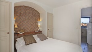 1 slaapkamer, een strijkplank/strijkijzer, reisbedje, wifi