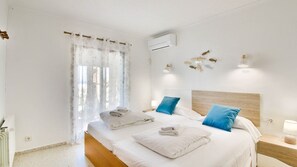 3 bedrooms, iron/ironing board, free WiFi, bed sheets