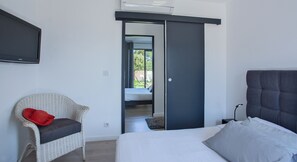 4 Schlafzimmer, Bügeleisen/Bügelbrett, Reisekinderbett, WLAN