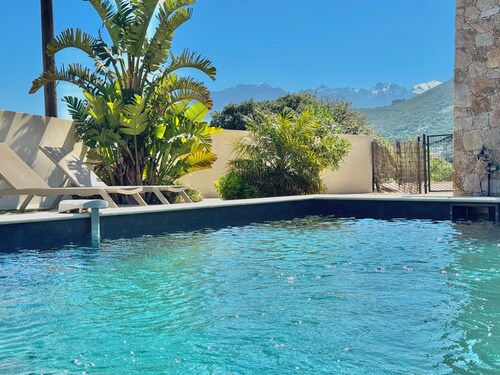 Villa casa Luna : piscine chauffée vue mer proche centre et plage de Calvi