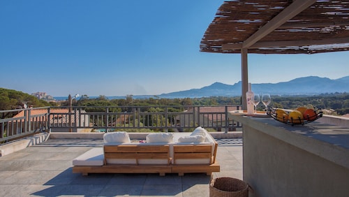 Villa casa Luna : piscine chauffée vue mer proche centre et plage de Calvi