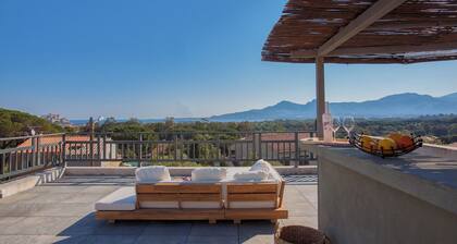 Villa casa Luna : piscine chauffée vue mer proche centre et plage de Calvi