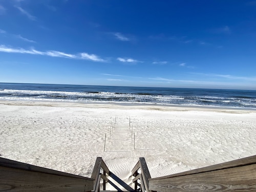 Gulf views, steps to pool, fire pit, pet friendly, beach gear included!