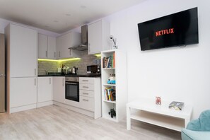 Luxury Apartment, Ensuite (2 Bed Luxury  Sleeps 5 ) | Shared kitchen - The Avenue Apartments (Leeds)