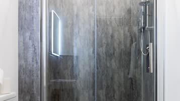 Superior Apartment, Ensuite (2 Bed Superior sleeps 5) | Bathroom
