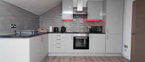 Apartment, Ensuite (1 bedroom - Sleeps 2 ) | Shared kitchen