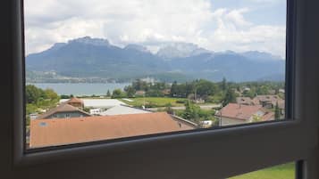 Exclusive Apartment, Ensuite, Lake View (4 Etoiles) | View from property